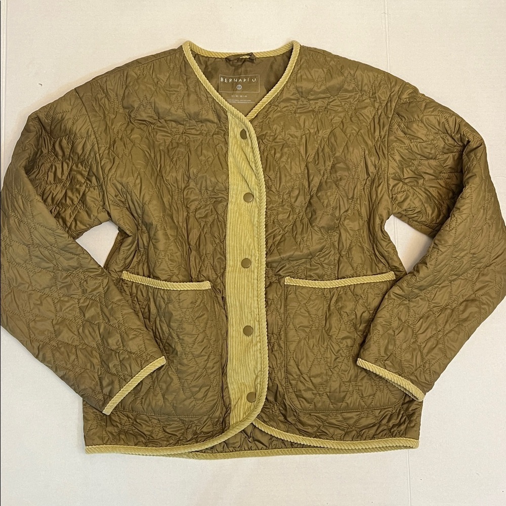 BERNARDO GREEN BUTTON FRONT CORDUROY TRIM PUFFER JACKET SIZE MEDIUM